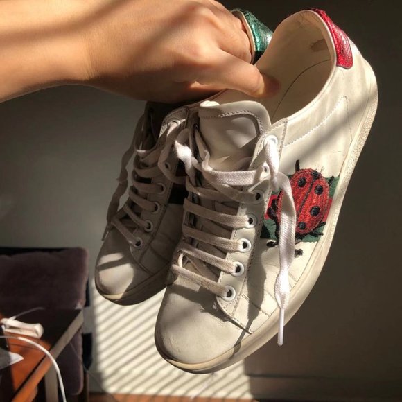 Gucci sneaker with pineapple and bug pattern - Picture 2 of 5